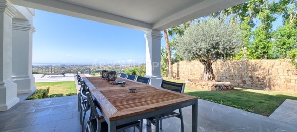 5 bedrooms Villa in Malaga, Spain No. 22741 3