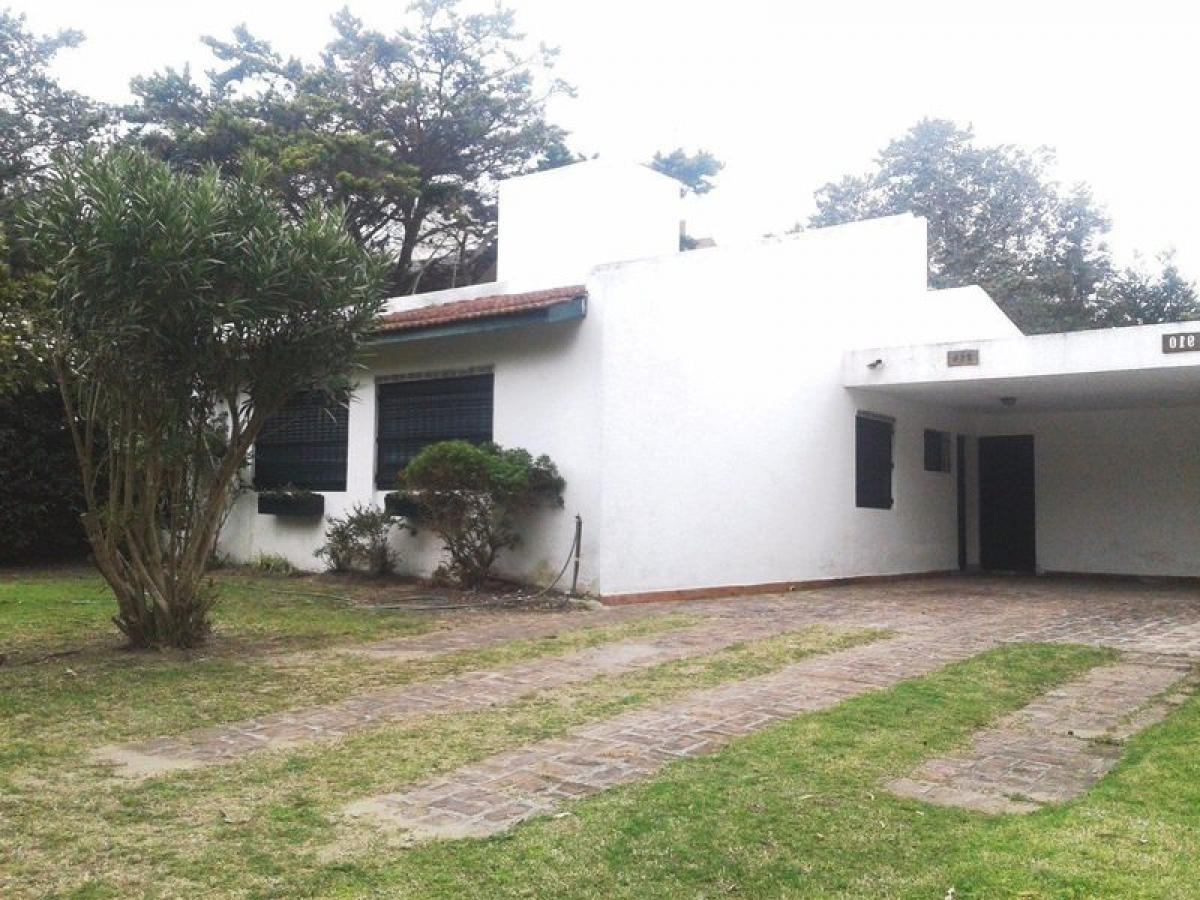 3 bedrooms House in Mar del Plata, Argentina No. 87310