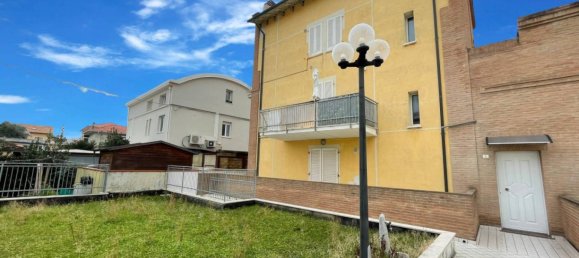 2 bedrooms Apartment in Fano, Italy No. 333765 2