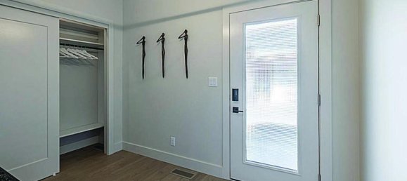 2 bedrooms House in British Columbia, Canada No. 1244 5