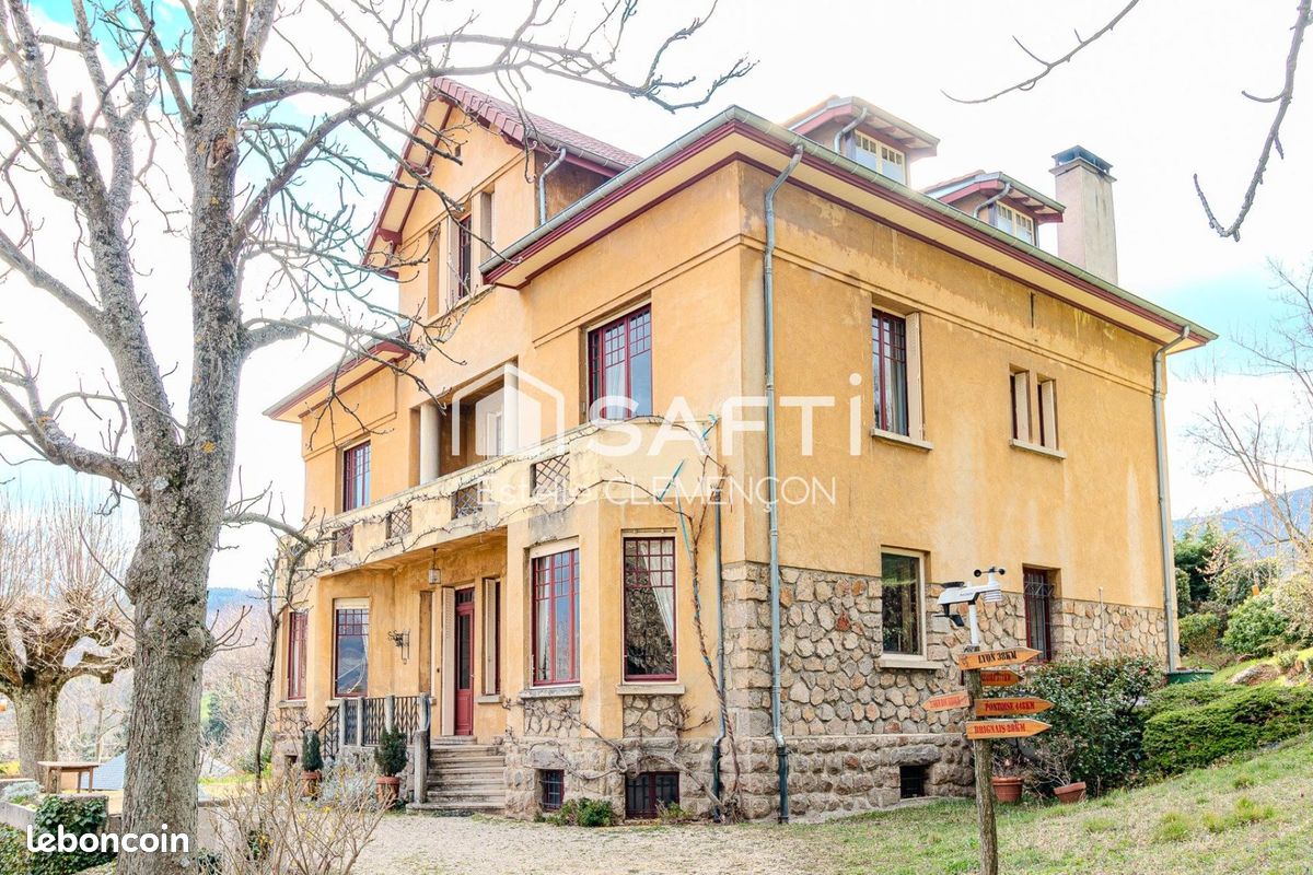 9 bedrooms House in Pelussin, France No. 201043