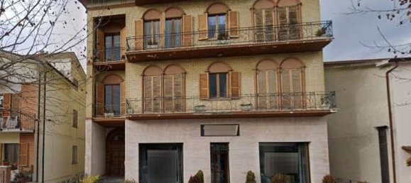 572m² Commercial property in Rapagnano, Italy No. 378117 3