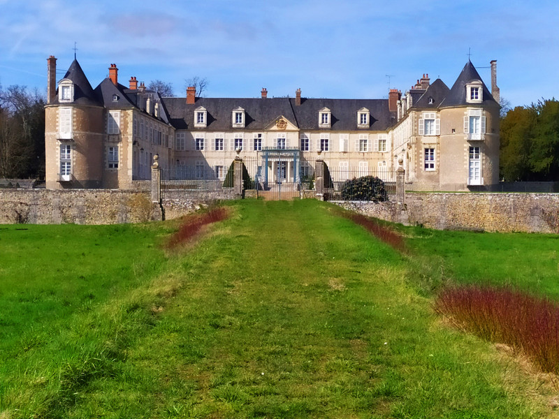  Castillos de 2 dormitorios en Orleans, France No. 104209