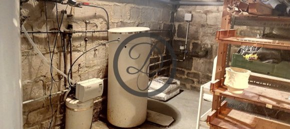 30m² Commercial property in Breteuil, France No. 234942 3