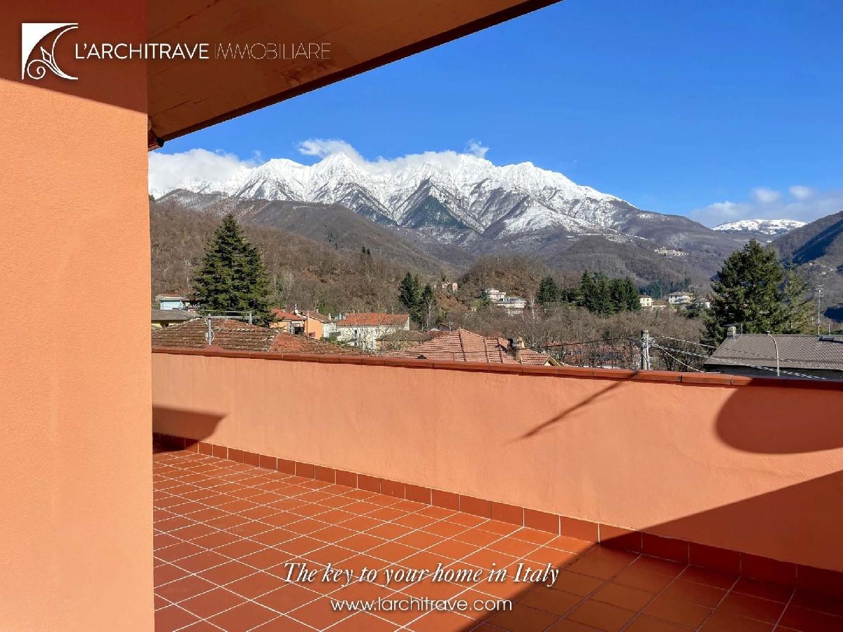 2 bedrooms House in Comano, Italy No. 174893