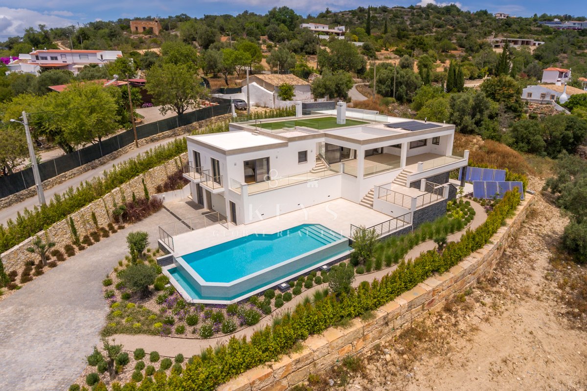 5 bedrooms Villa in Loule, Portugal No. 132651
