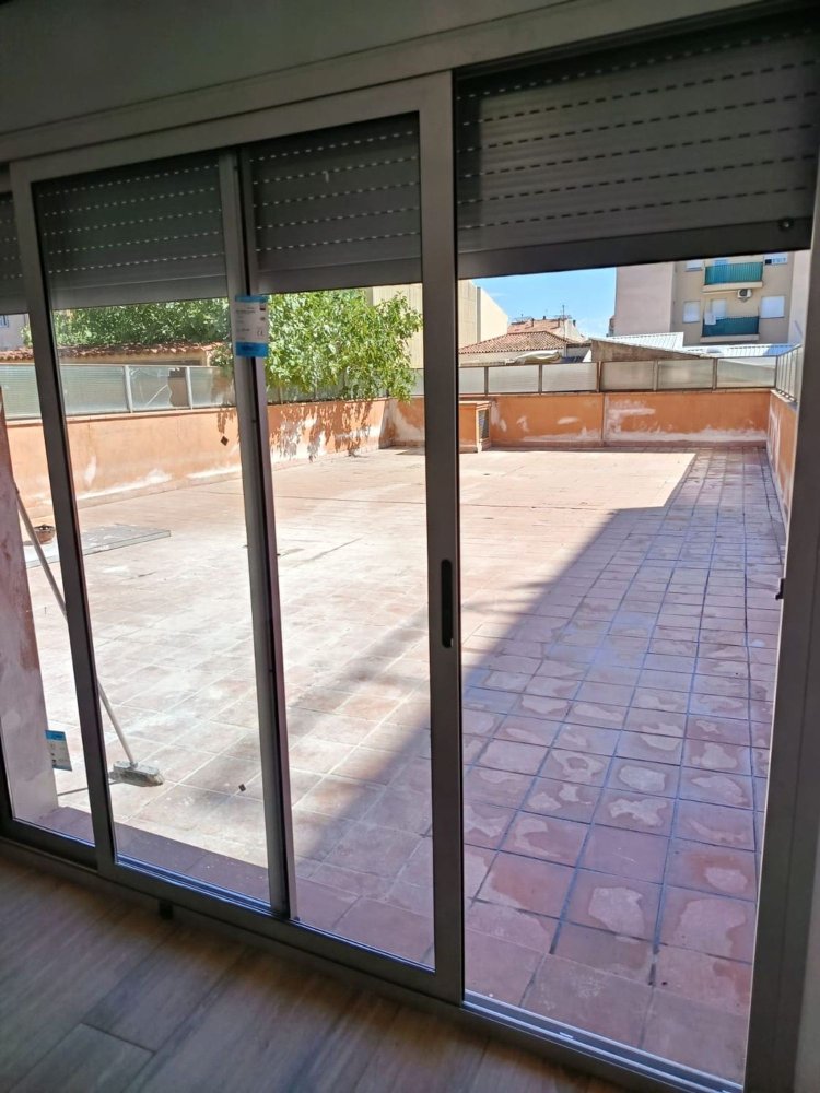 Apartamento de 3 dormitorios en Salt, Spain No. 247316