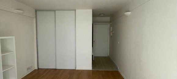 Studio in Le Kremlin-Bicetre, France No. 328659 2