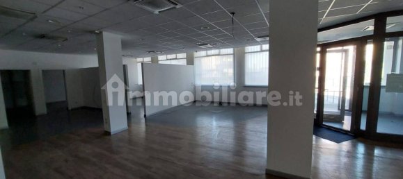 Коммерческая недвижимость 1185м² в Липомо, Италия № 319658 4