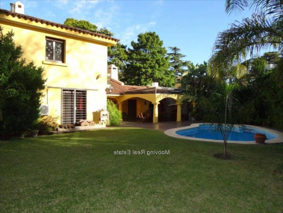 5 bedrooms House in Montevideo, Uruguay No. 12540