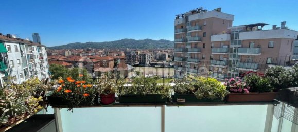 2 bedrooms Apartment in Turin, Italy No. 335395 2
