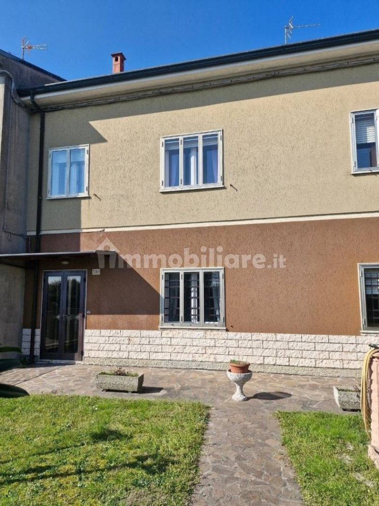 2 bedrooms Villa in Ferrara, Italy No. 93246