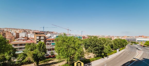 4 bedrooms Apartment in Madrid, Spain No. 137613 23