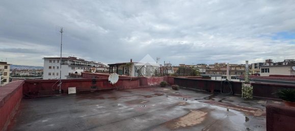 Квартира с 4 комнатами в Портичи, Италия № 110524 28