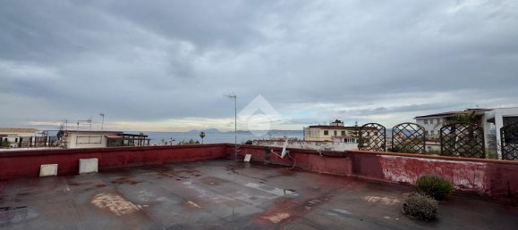 Квартира с 4 комнатами в Портичи, Италия № 110524 26