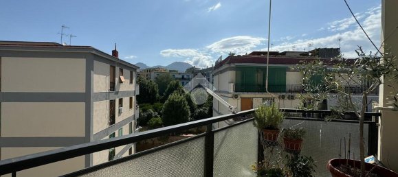 Квартира с 4 комнатами в Портичи, Италия № 110524 23