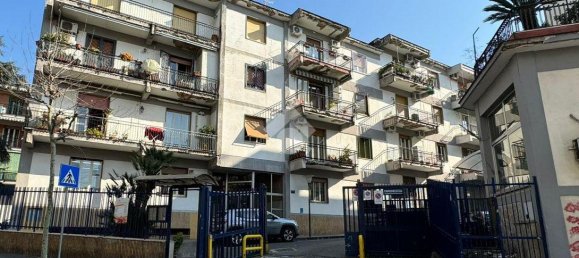 Квартира с 4 комнатами в Портичи, Италия № 110524 36