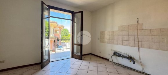 3 rooms Apartment in Curtatone, Italy No. 338419 5