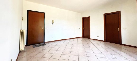 3 rooms Apartment in Curtatone, Italy No. 338419 2