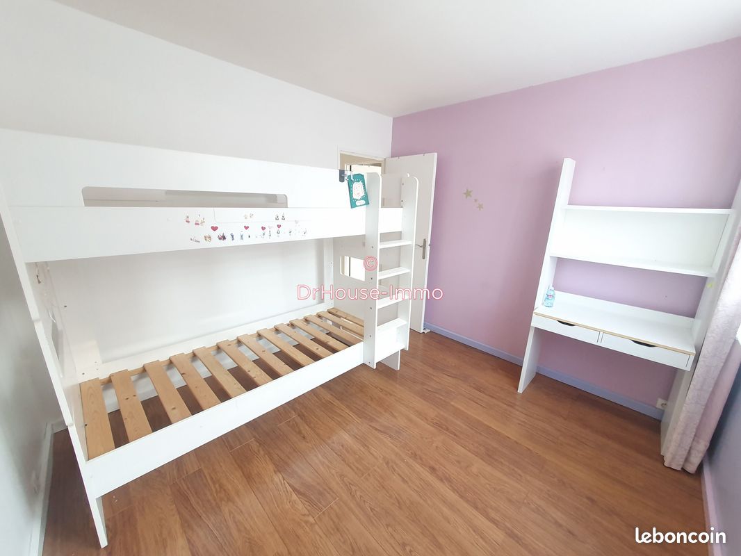 2 bedrooms Apartment in Colombes, France No. 121781