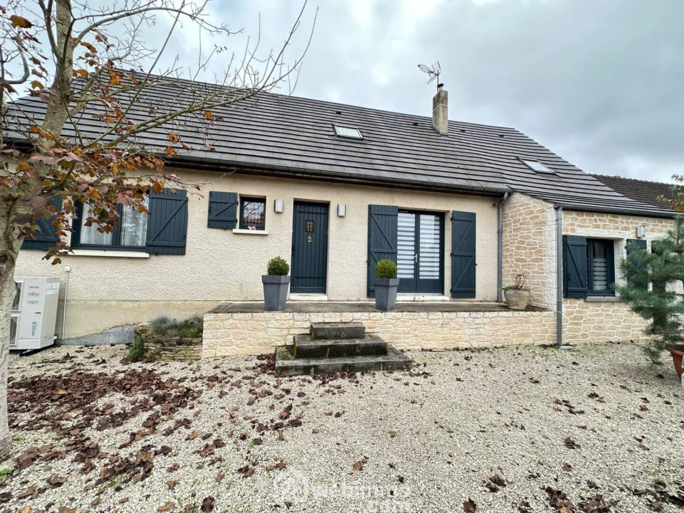 5 bedrooms House in Mauregny-en-Haye, France No. 211207