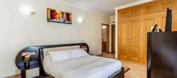 4 bedrooms Villa in Albufeira, Portugal No. 102710 2