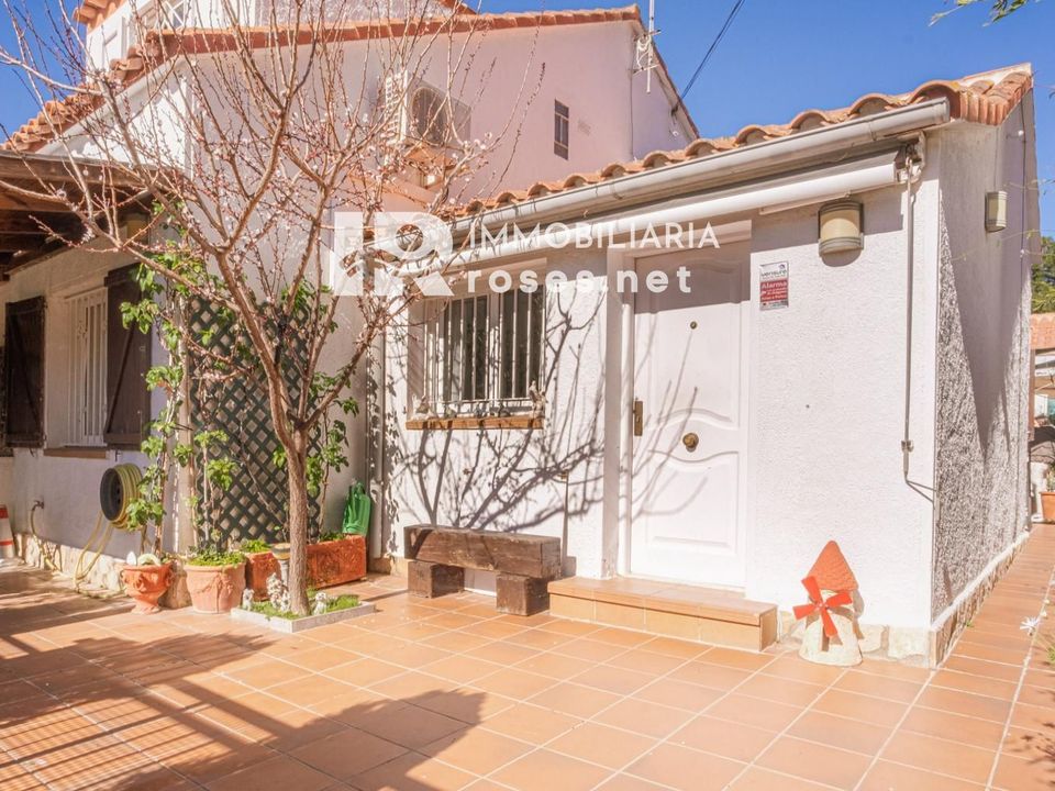3 bedrooms Villa in Roses, Spain No. 179102