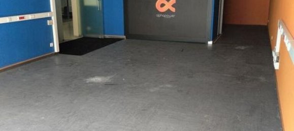 73m² Commercial property in Porto, Portugal No. 150074 3