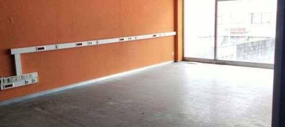 73m² Commercial property in Porto, Portugal No. 150074 4