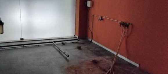 73m² Commercial property in Porto, Portugal No. 150074 9