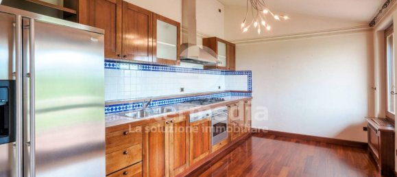 3 bedrooms Villa in Brescia, Italy No. 303520 9