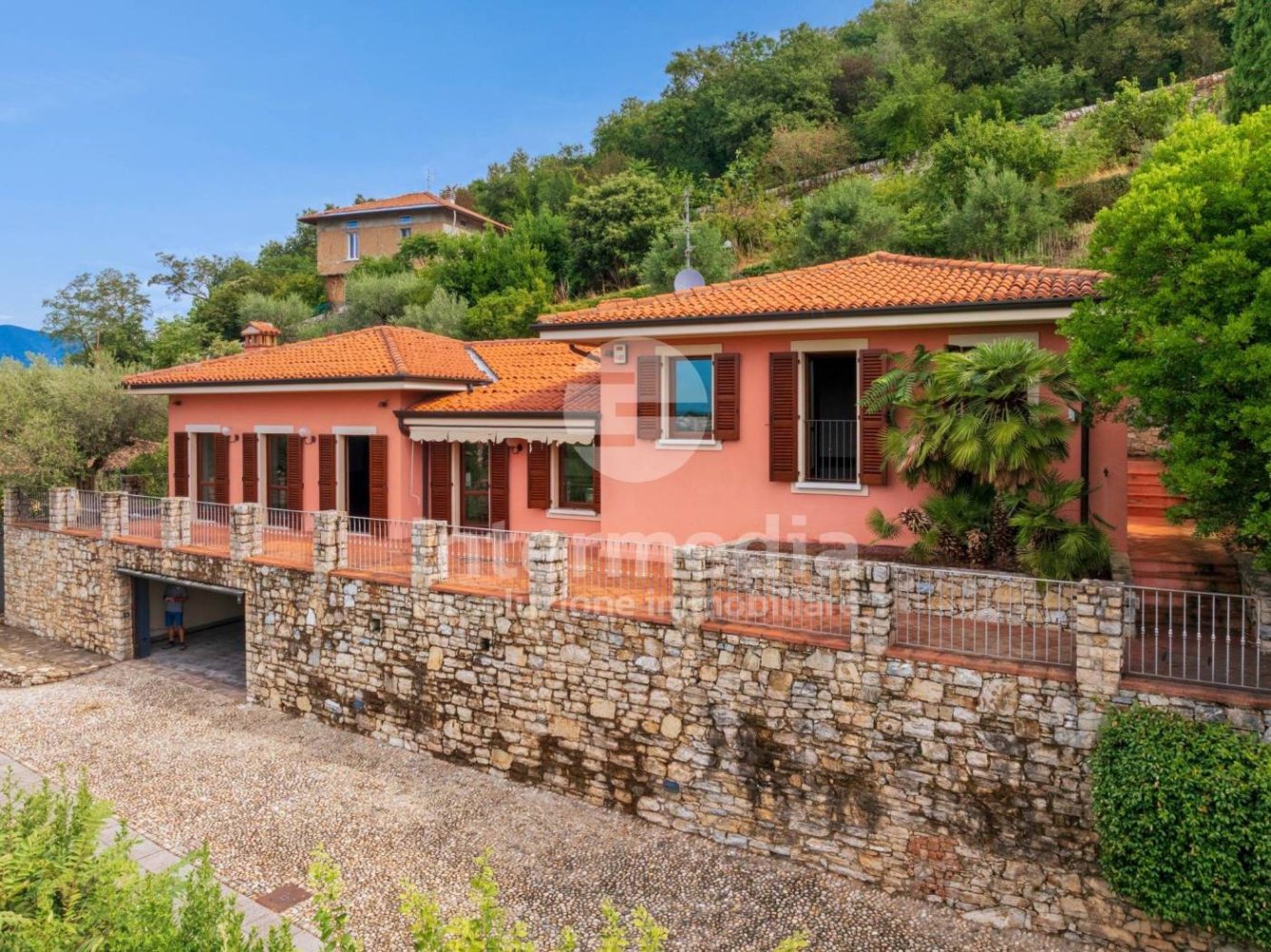 3 bedrooms Villa in Brescia, Italy No. 303520