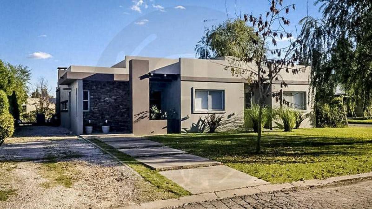 3 bedrooms House in Pilar, Argentina No. 11521