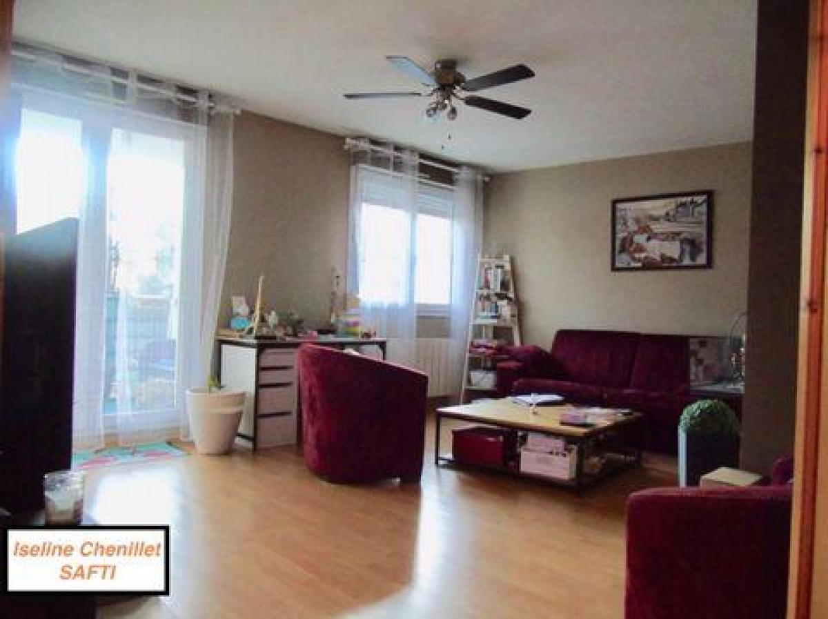 Apartamento de 2 dormitorios en Longvic, France No. 15207