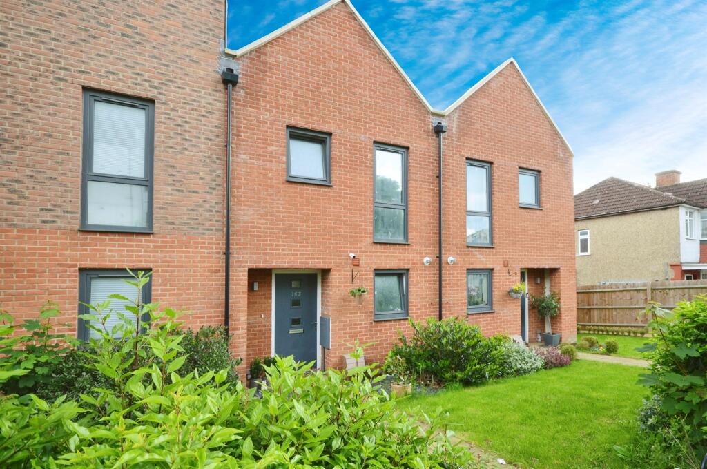 2 bedrooms House in Harrow, United Kingdom No. 6329