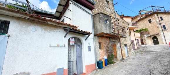 Дом с 3 комнатами в Камполи Аппенино, Италия № 269365 3