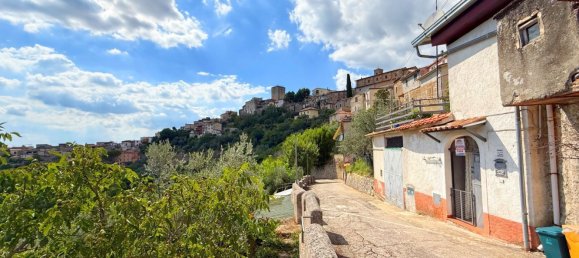 Дом с 3 комнатами в Камполи Аппенино, Италия № 269365 2