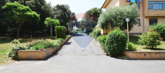 5 rooms Apartment in Livorno, Italy No. 288590 2