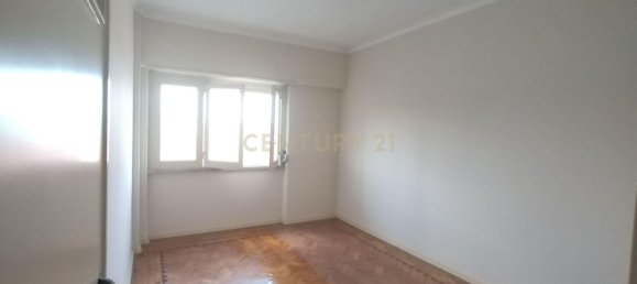 888m² Building in Loures, Portugal No. 131663 12