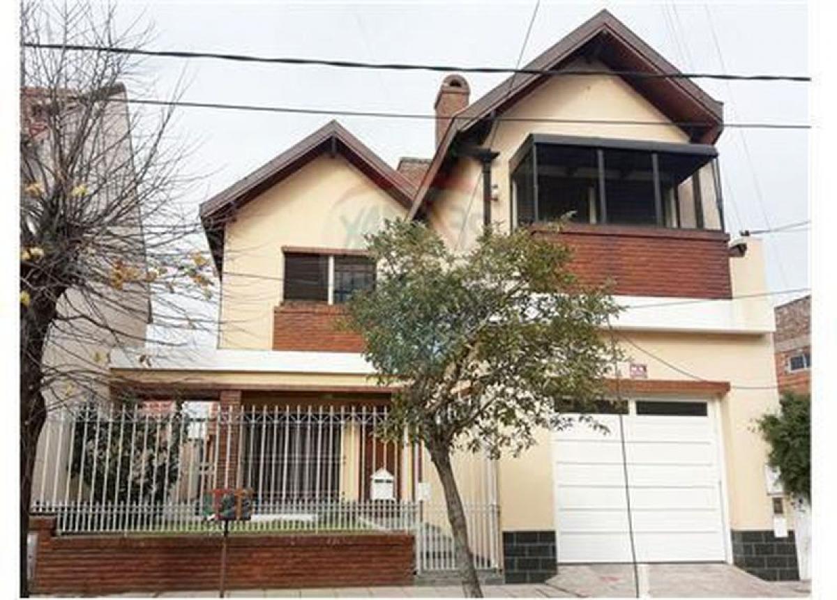 4 Schlafzimmer Haus in Lanus, Argentina, Nr. 6781