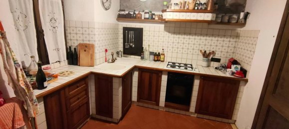 6 rooms House in Fiumalbo, Italy No. 220955 4