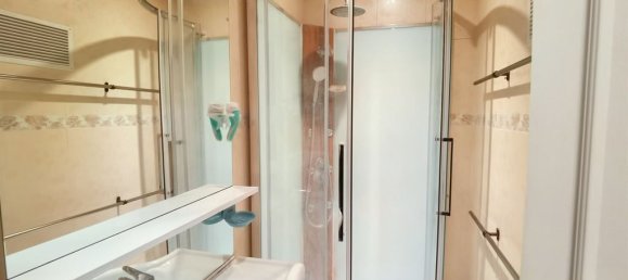 2 bedrooms Apartment in Paris, France No. 180888 9