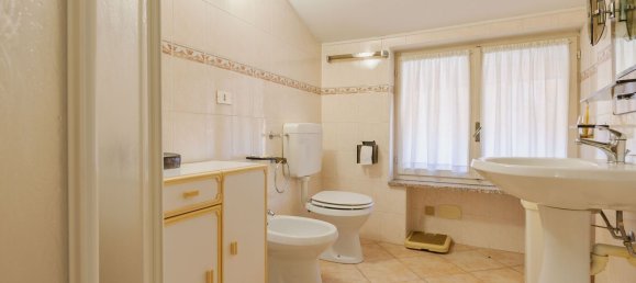 Casa de 4 dormitorios en Borgosesia, Italy No. 379695 10