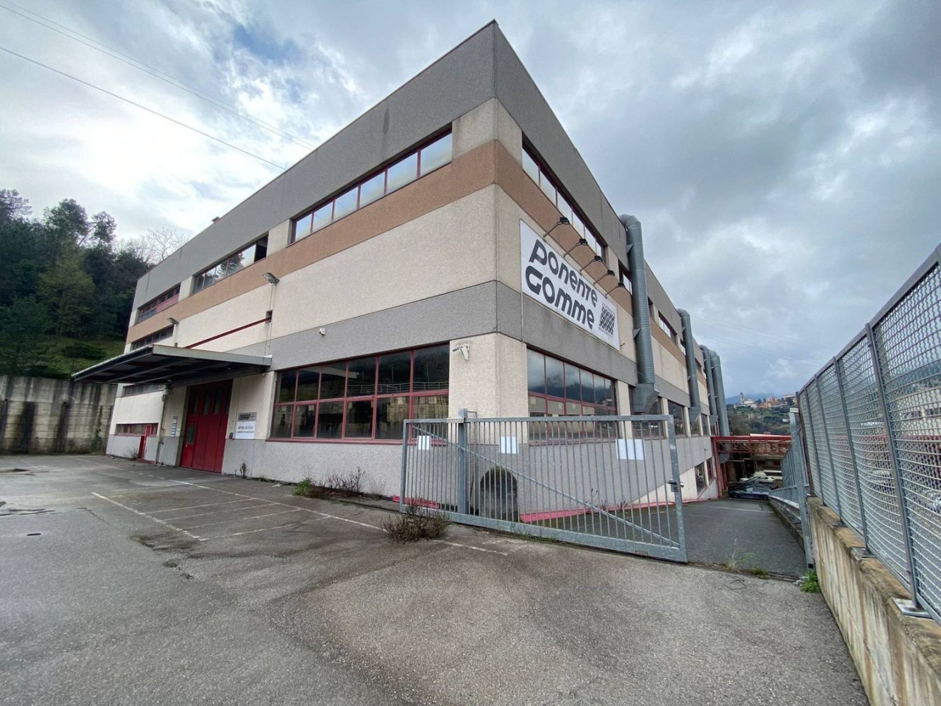 6800m² Warehouse in Arenzano, Italy No. 390732