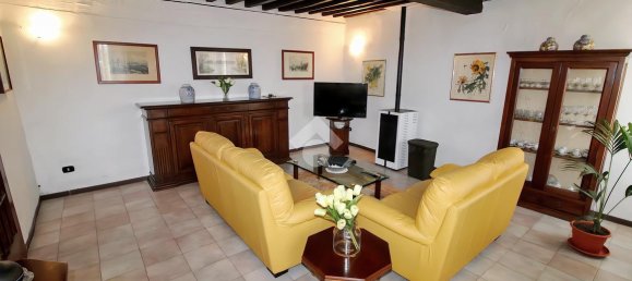 5 rooms House in Parma, Italy No. 16467 3