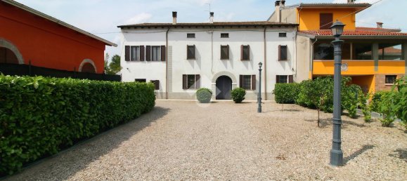 5 rooms House in Parma, Italy No. 16467 2