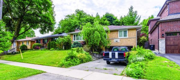 3 bedrooms House in Toronto, Canada No. 757 2