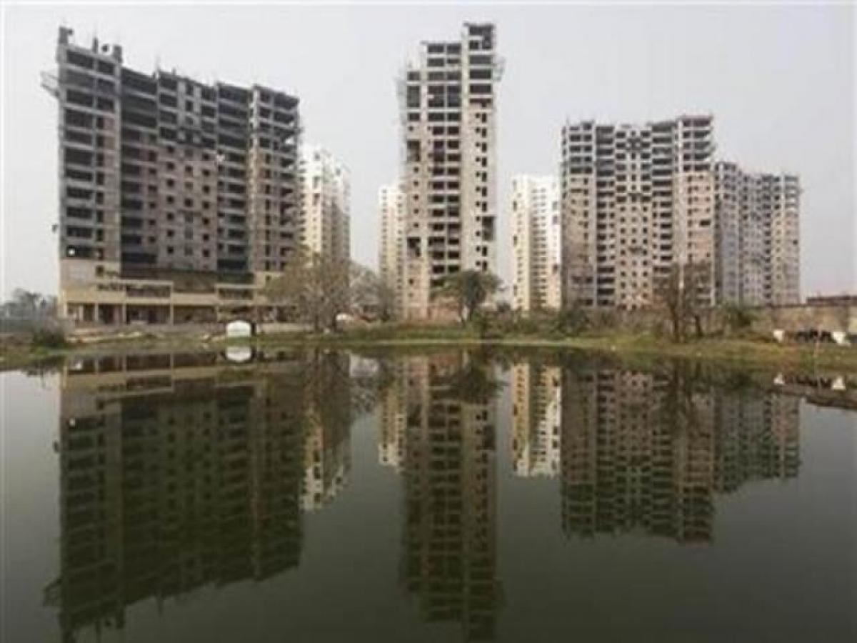 Casa T4 em Noida, India N.º 66401