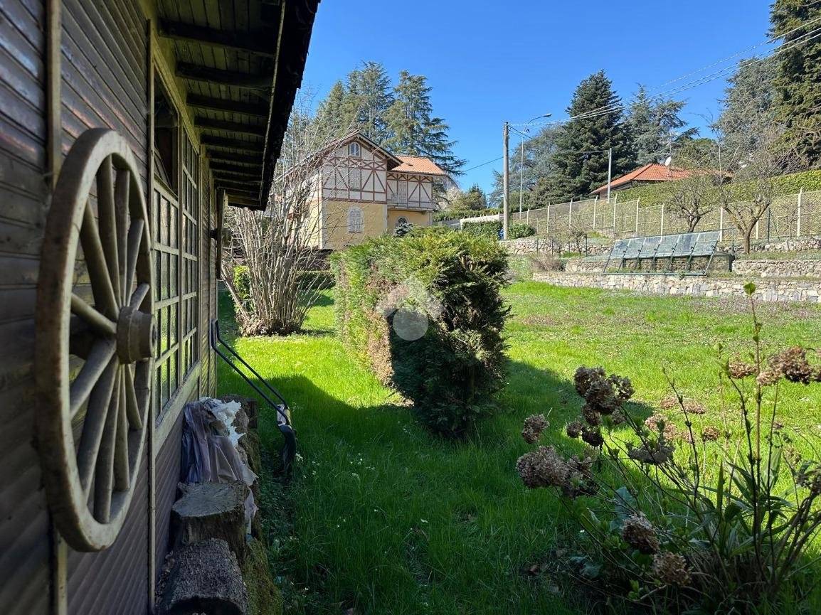 Вилла с 8 спальнями в Монтичелло Брианца, Италия № 314321