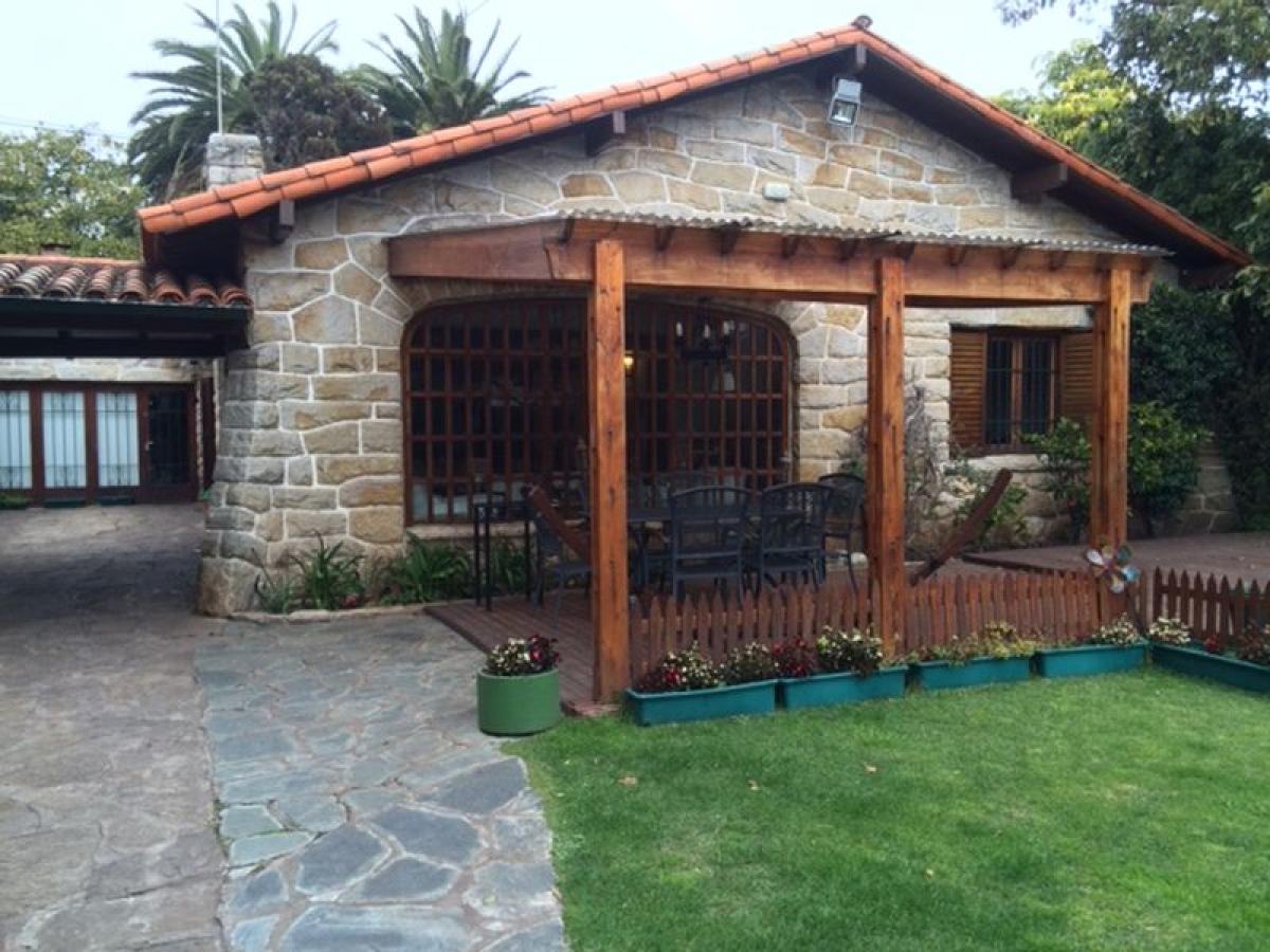 4 bedrooms House in Mar del Plata, Argentina No. 99468